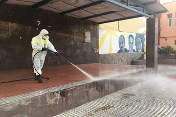 La limpieza exhaustiva llega estos días a La Viña, la costa, Hornos del Rey, Las Remudas y otros barrios (Foto TA)